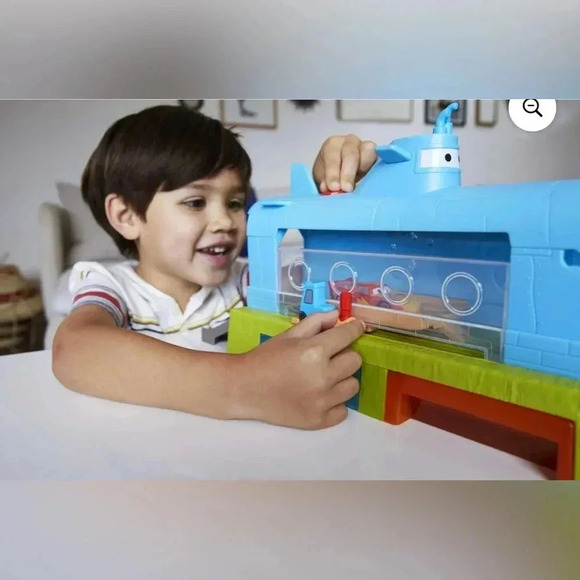 Disney Pixar Cars Submarine Car Wash Playset with Color-Change Lightning McQueen - Picture 1 of 10
